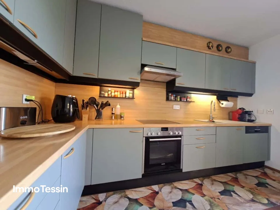 Grosszügiges & schönes Haus an ruhiger und sonniger Lage mit Garten, Terrassen und Parkplätzen nähe Lugano – foto 9 di 13