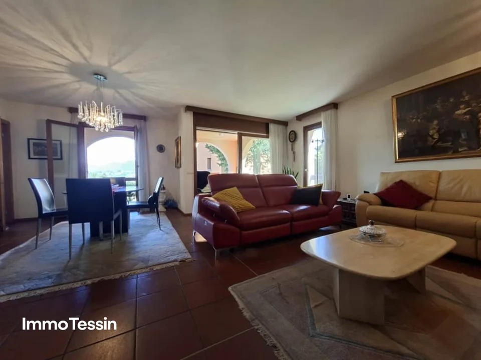 Grosszügiges & schönes Haus an ruhiger und sonniger Lage mit Garten, Terrassen und Parkplätzen nähe Lugano – foto 8 di 13