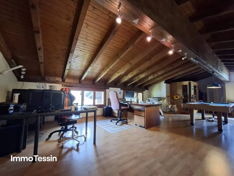 Grosszügiges & schönes Haus an ruhiger und sonniger Lage mit Garten, Terrassen und Parkplätzen nähe Lugano – foto 10 di 13