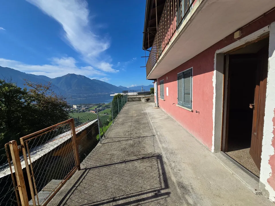 Grande proprietà con vista lago panoramica e terreno edificabile