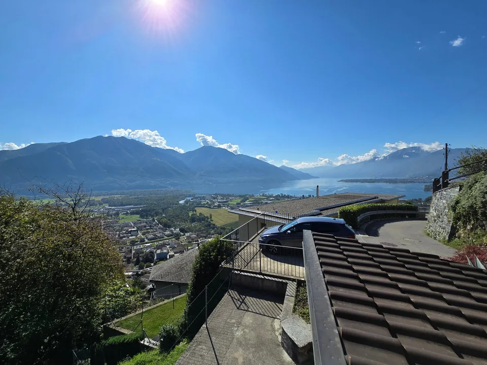 Grande proprietà con vista lago panoramica e terreno edificabile