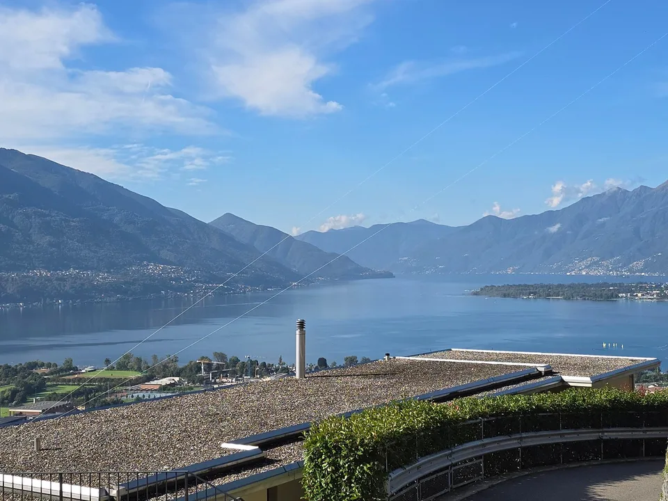 Grande proprietà con vista lago panoramica e terreno edificabile