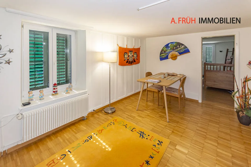 Über dem Aaretal Mehrfamilienhaus mit Blick zu den Alpen – Foto 12 von 13