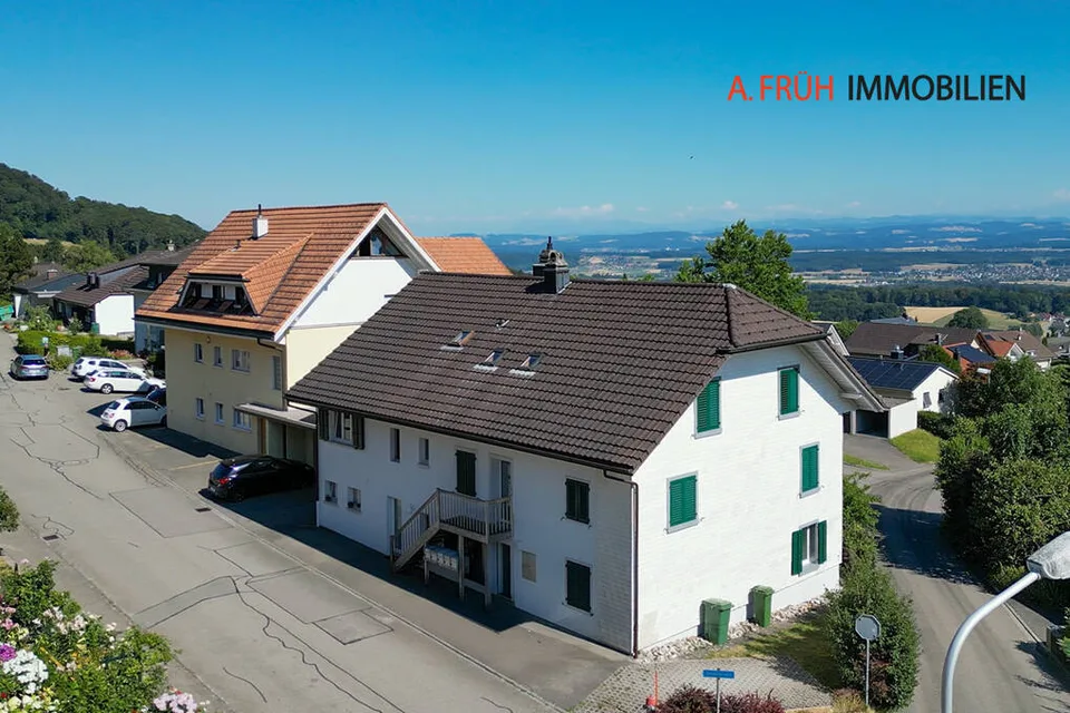 Über dem Aaretal  Mehrfamilienhaus mit Blick zu den Alpen