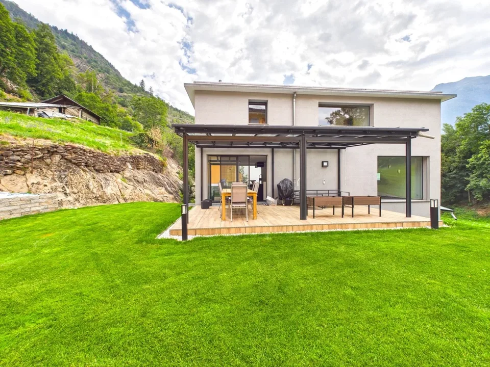 Modern single-family house in an idyllic natural setting