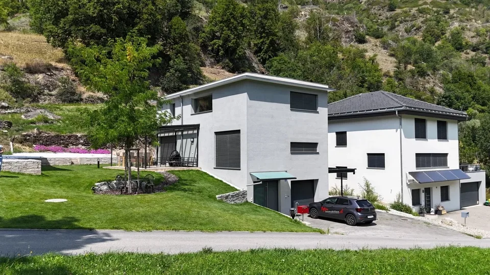 Modern single-family house in an idyllic natural setting