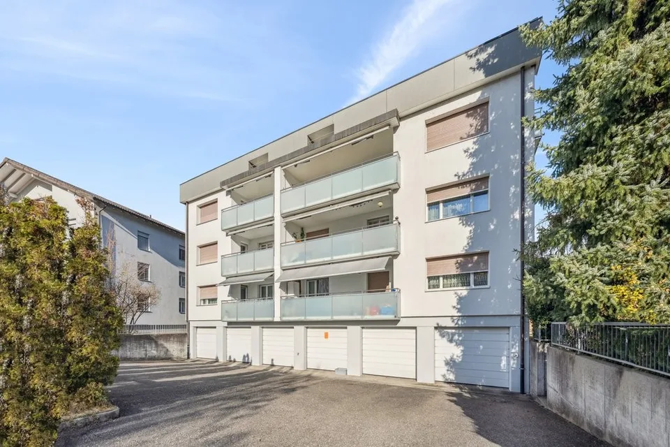 Grosse, helle Wohnung in Thürnen zu vermieten!