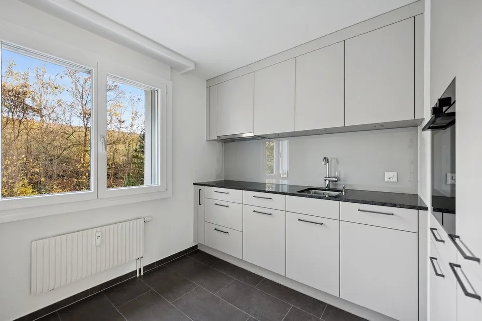 Grosse, helle Wohnung in Thürnen zu vermieten!