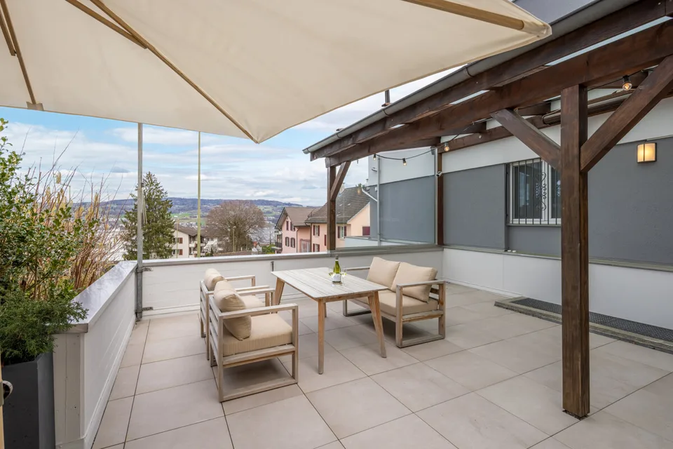 Horgen: Appartement avec terrasse, studio et sauna