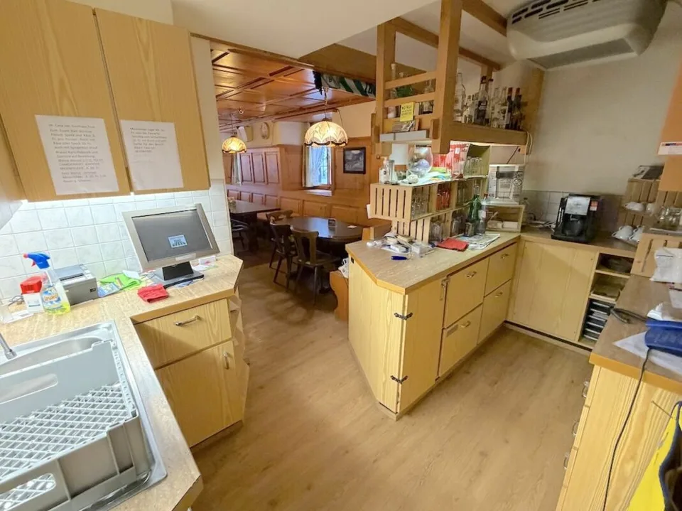 Jolie maison d'hôtes avec appartement et chambres de bien-être pour les invités à vendre