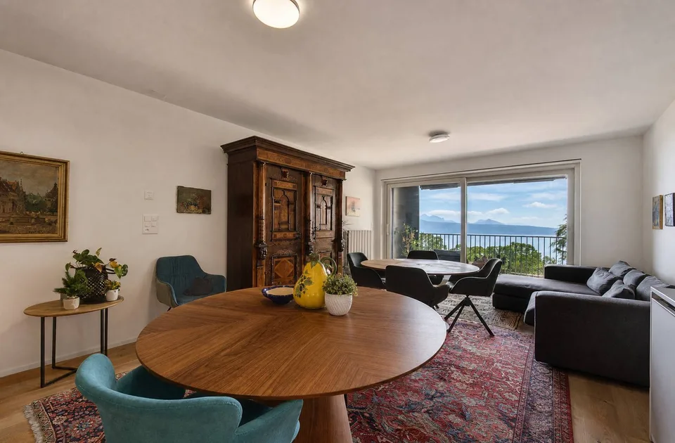 Bel appartement récent de 3.5 pièces avec grand balcon et vue sur le Lac