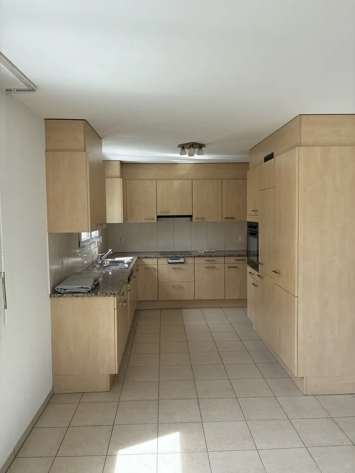 APPARTEMENT 4,5 PIÈCES AVEC BALCON SPACIEUX ET PIÈCES ANNEXES POLYVALENTES
