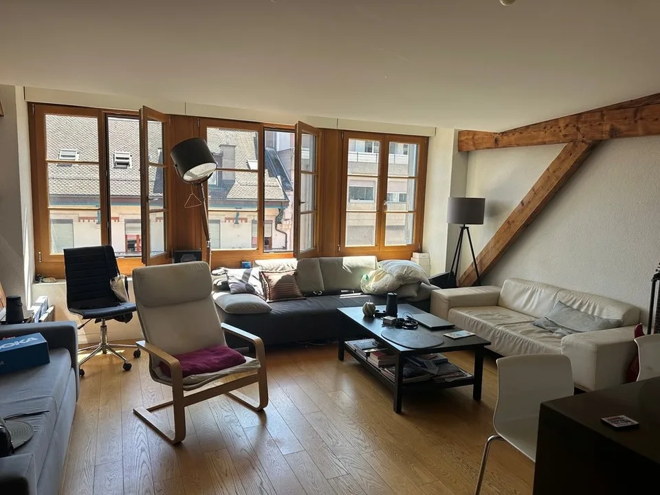 Not to be missed! Beautiful apartment close to all amenities!