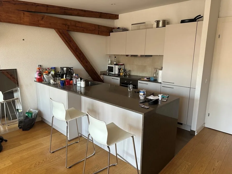 Not to be missed! Beautiful apartment close to all amenities!