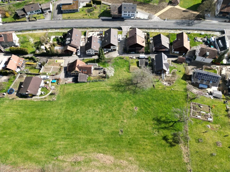 Spacious plot of land in Reigoldswil - without architectural commitment!