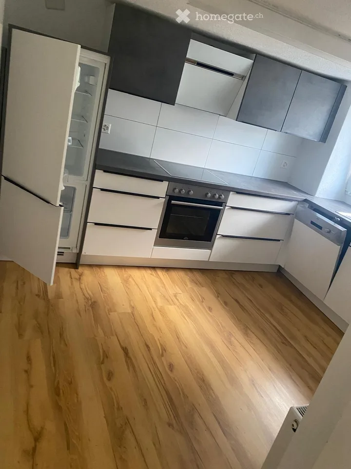 Charmante maison de rangée 4.5 pièces à Netstal – disponible à partir d'octobre 2026
