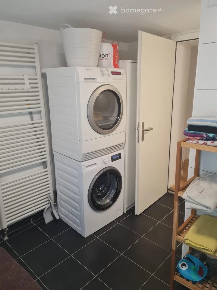 Charmante maison de rangée 4.5 pièces à Netstal – disponible à partir d'octobre 2026