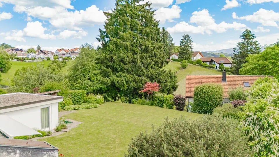 Terrain à une adresse résidentielle convoitée avec un potentiel de développement attractif