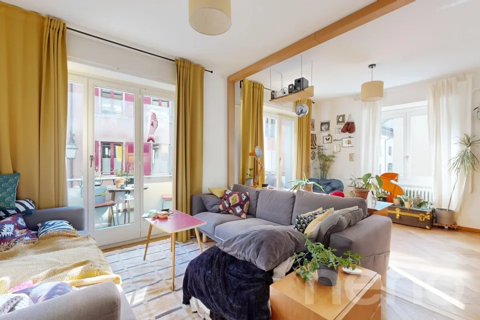 Immeuble mixte 2 Commerces + 3.5 + 8.5 en duplex