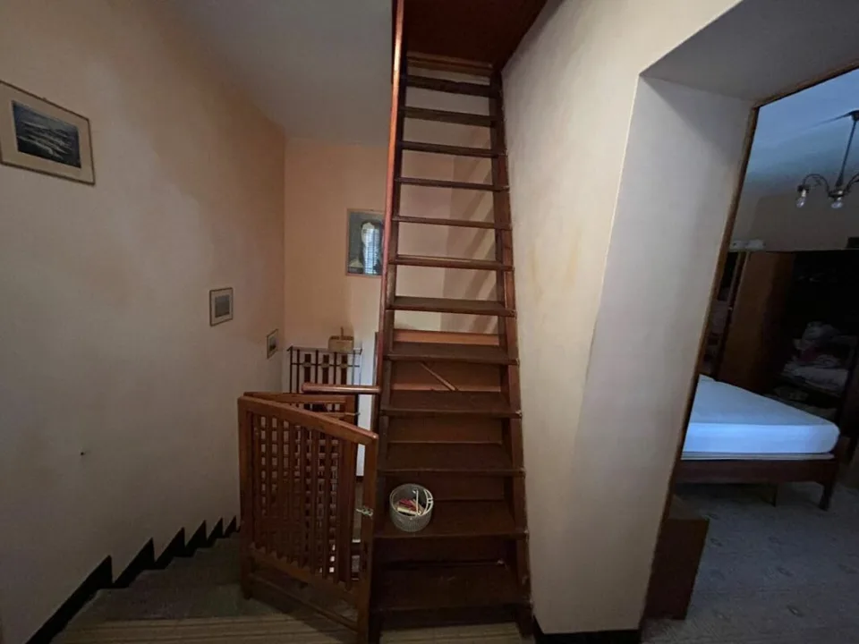 Maison 5 pièces avec grenier aménageable, cour intérieure et jardin
