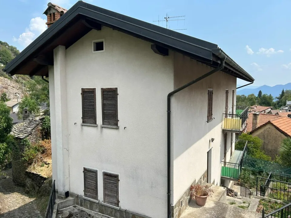 Maison 5 pièces avec grenier aménageable, cour intérieure et jardin