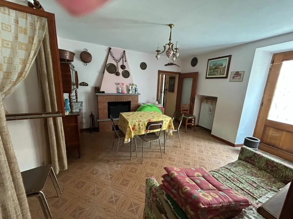 Maison 5 pièces avec grenier aménageable, cour intérieure et jardin