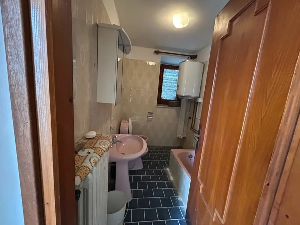 Maison 5 pièces avec grenier aménageable, cour intérieure et jardin