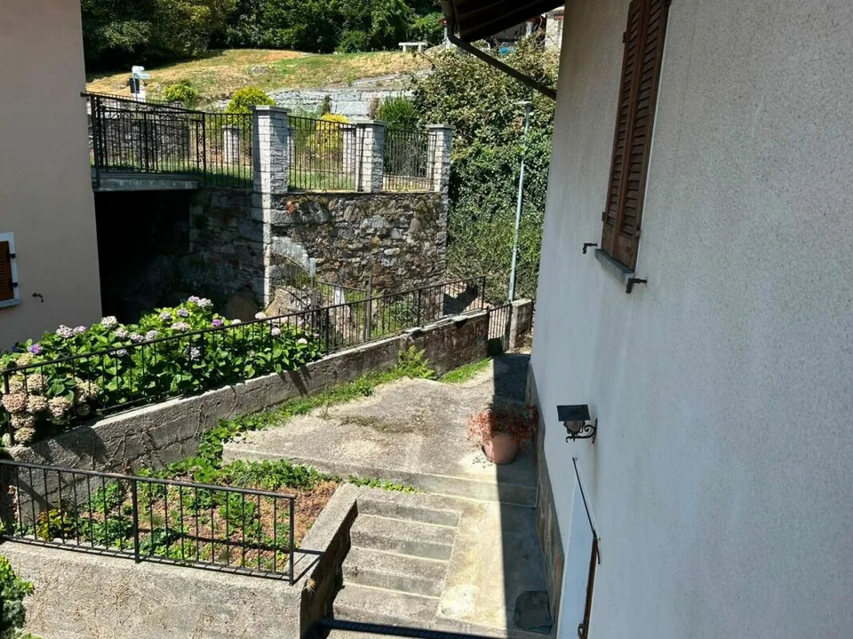 Maison 5 pièces avec grenier aménageable, cour intérieure et jardin