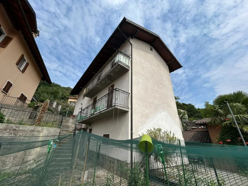 Maison 5 pièces avec grenier aménageable, cour intérieure et jardin