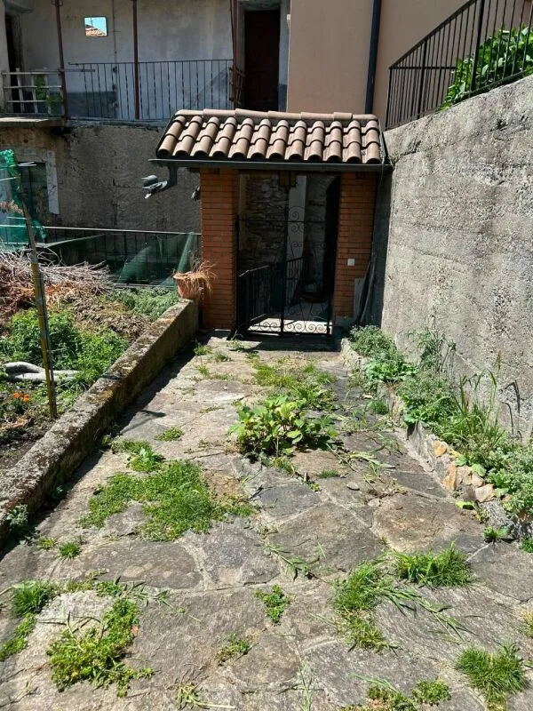 Maison 5 pièces avec grenier aménageable, cour intérieure et jardin