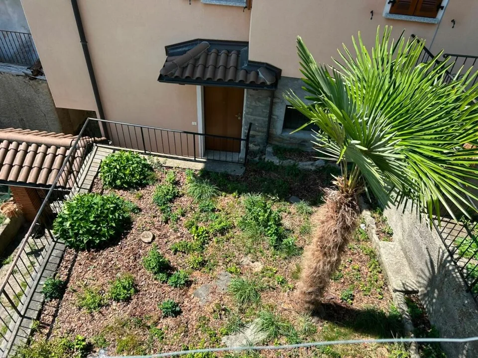 Maison 5 pièces avec grenier aménageable, cour intérieure et jardin