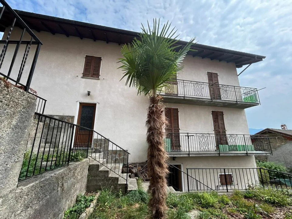 Maison 5 pièces avec grenier aménageable, cour intérieure et jardin