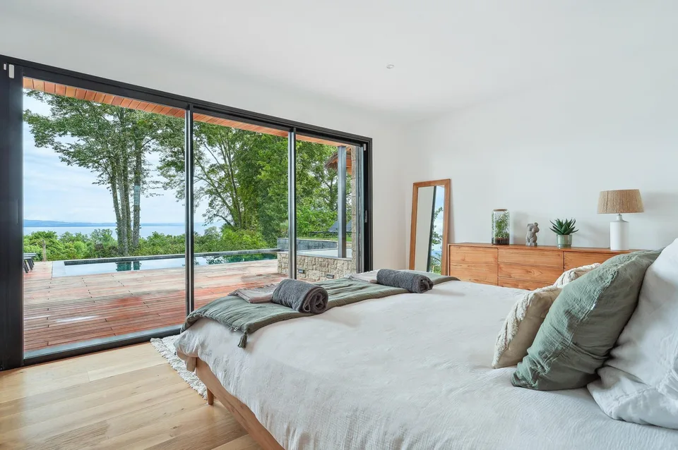 Moderne Villa mit Panoramablick auf den Genfersee