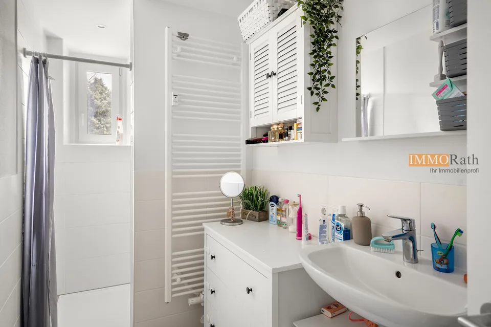 IMMORath.de - Modernized 4-room garden bliss with garage and enormous storage