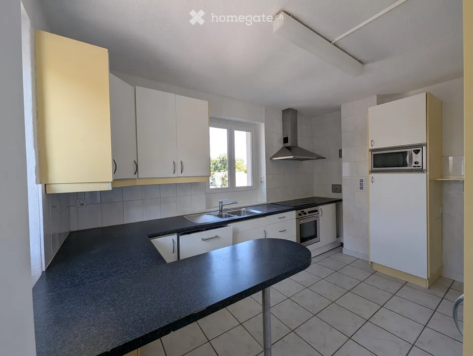 Charming old building apartment with a great view, huge garden and central location
