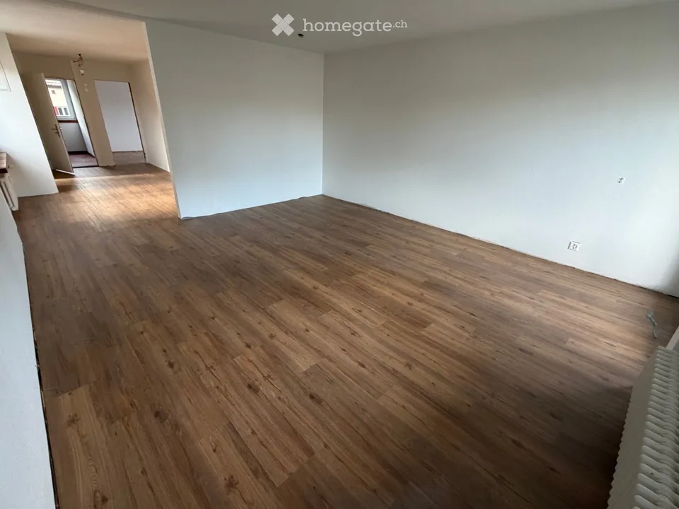 Appartement de 4,5 pièces complètement rénové (105 m²)