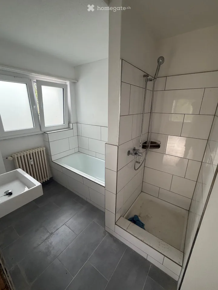 Appartement de 4,5 pièces complètement rénové (105 m²)