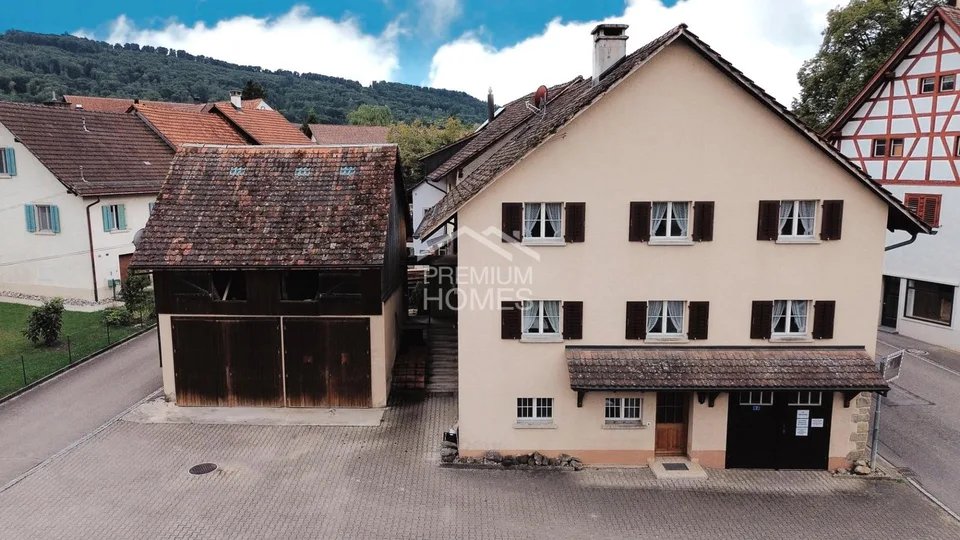 Doppeltes Potenzial: Ein Haus bezugsbereit, eines zur Neugestaltung