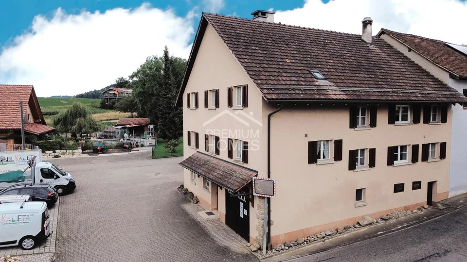Doppeltes Potenzial: Ein Haus bezugsbereit, eines zur Neugestaltung