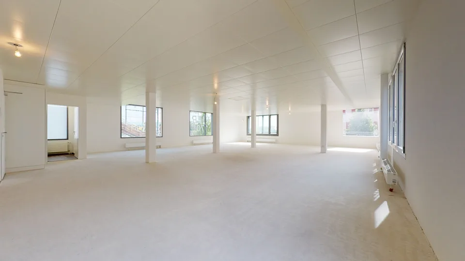 Vicino alla stazione di Pratteln / Spazio commerciale Hellera / 170m2