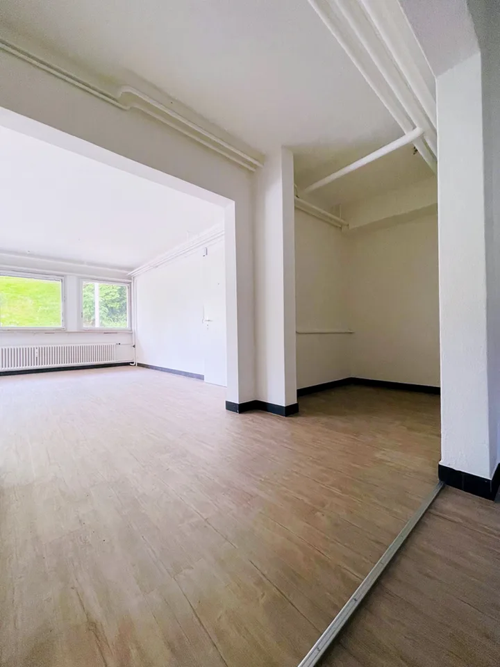 HELLES BÜRO / PRAXIS (CA. 50 M2)  AN RUHIGER LAGE IM GUNDELI