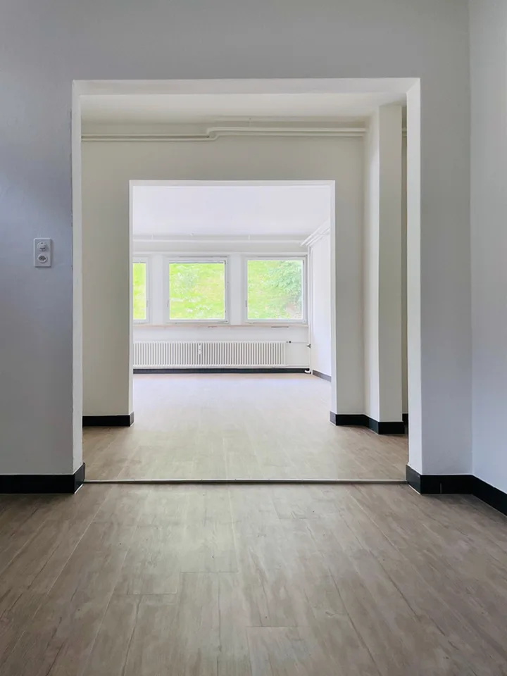 HELLES BÜRO / PRAXIS (CA. 50 M2)  AN RUHIGER LAGE IM GUNDELI