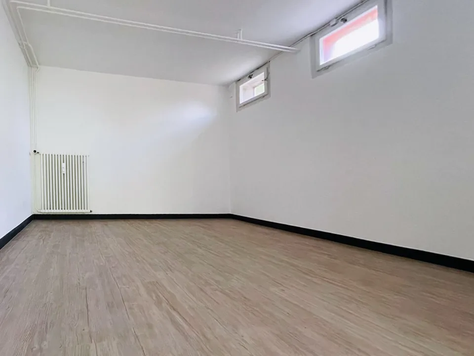 HELLES BÜRO / PRAXIS (CA. 50 M2)  AN RUHIGER LAGE IM GUNDELI