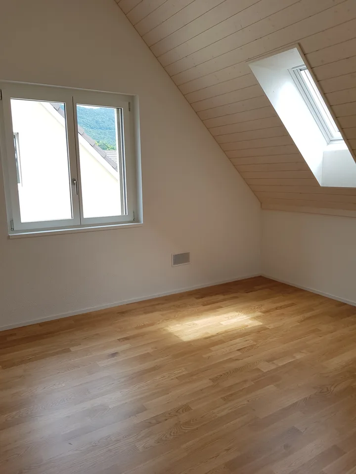 Appartement maisonnette moderne de 2,5 pièces au dernier étage à louer