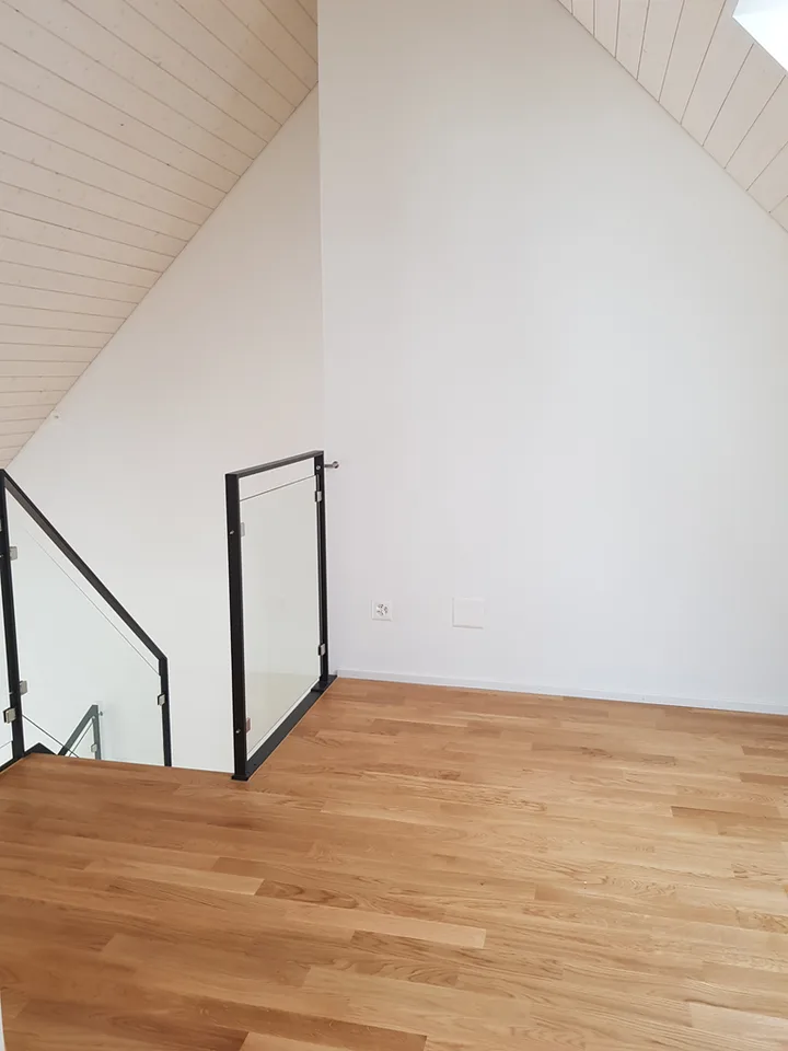Appartement maisonnette moderne de 2,5 pièces au dernier étage à louer