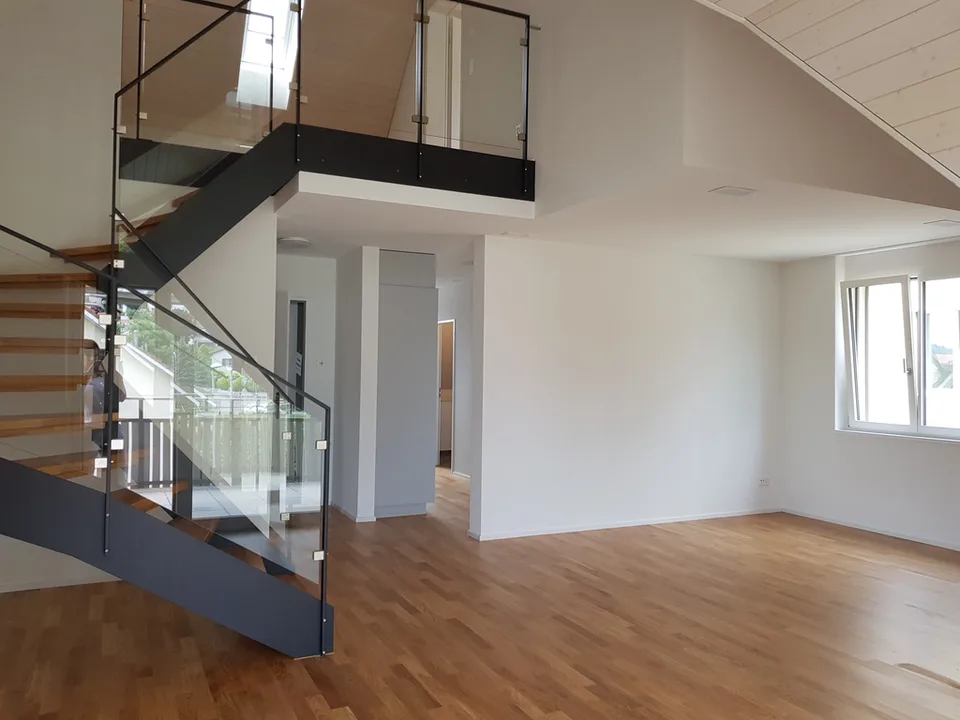 Appartement maisonnette moderne de 2,5 pièces au dernier étage à louer