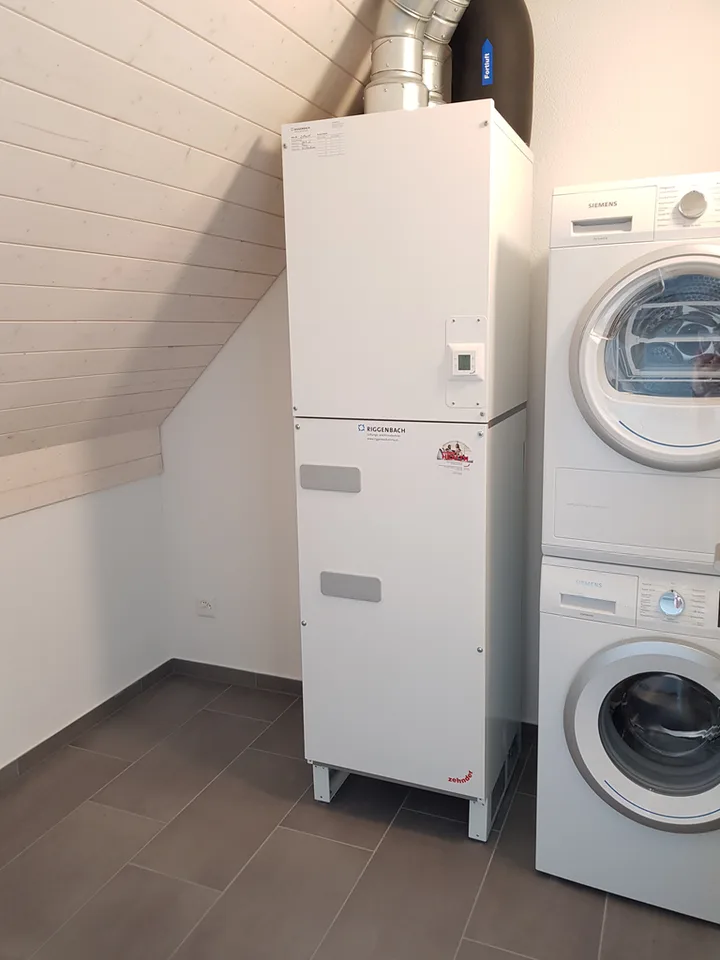 Appartement maisonnette moderne de 2,5 pièces au dernier étage à louer