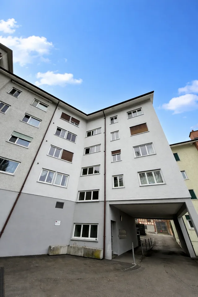 Frische Teil-renovierte 1. Zimmerwohnung in Herzen von Eglisau