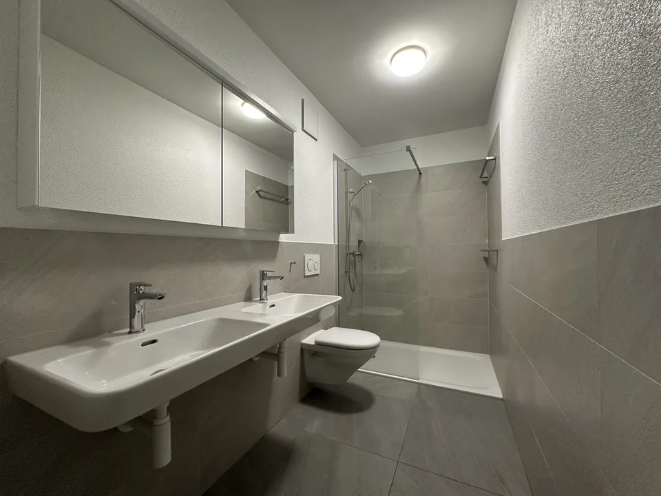 Nouvelle construction : appartement calme en centre-ville avec balcon