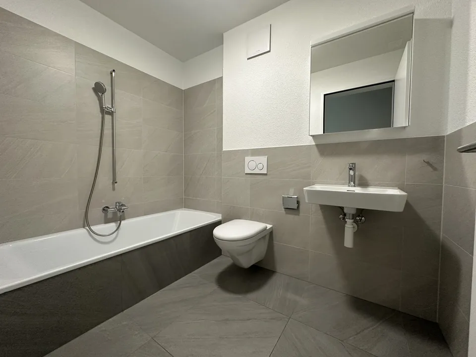 Nouvelle construction : appartement calme en centre-ville avec balcon